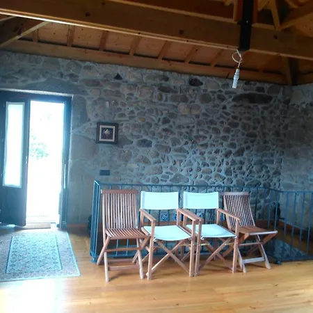 Quintinha Com Casa Rustica